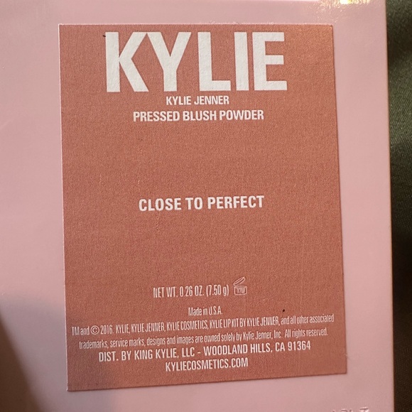 KYLIE COSMETIC PLUS~CLOSE TO PERFECT! - Picture 3 of 3